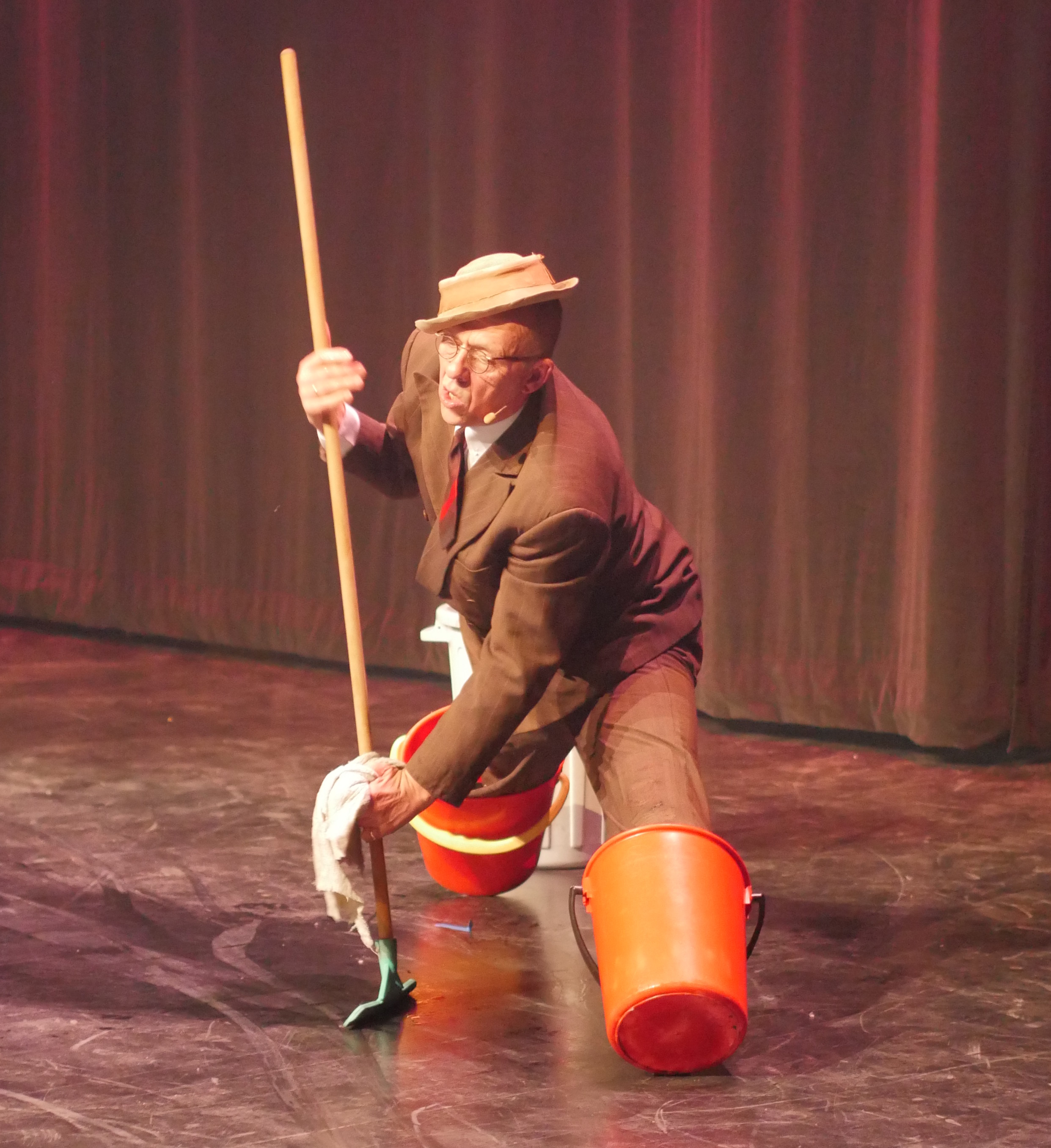 Lars Vik som Fritjof Fomlesen. (Foto: Rune Myrland)